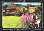 Idylle Im Schwarzwald. Jeunes Filles En Costume Et Bruyère. Maison Typique. Freilichtmuseum - Gutach (Schwarzwaldbahn)