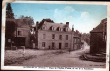 86 - PLEUMARTIN - PLACE DE L'EGLISE, POSTES ET RUE DE LA REPUBLIQUE - Pleumartin