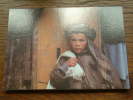 A Little Boy Steering At A Bird Cage In Bazaar, Kabul Province / Photo 2009 ( 18 X 13 Cm. / Voir Photo Pour Detail) ! - Afganistán