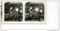 SERIE LES ENFANTS A LA MER PECHE CRABES  BRETAGNE OU NORMANDIE  ANIMATION LL 1900 /05 CARTEPHOTO STEREO TOP TOP - Cartes Stéréoscopiques