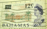 Bahamas 1966 Queen Elizabeth II And Public Square 10d Overprinted 12c - Used - 1963-1973 Autonomía Interna