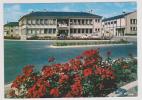 TRUN - HOTEL DE VILLE AVEC VIEILLES VOITURES - CITROEN TRACTION - RENAULT DAUPHINE ... - Trun