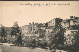 Argenton-Château - Le Manoir Des Rochers. XVIè Siècle. Côte Des Jardins Et La Rivière. - Argenton Chateau