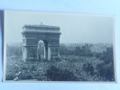 PARIS - L'ARC De TRIOMPHE , AOUT 1944 - Lieux