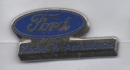 Beau Pin´s En Zamac , Auto Ford , Piéces & Accessoires , Signé Sofrec - Ford