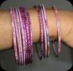 BRACELETS FANTAISIE DIFFRERENTES COULEURS VENDUS PAR DEUX TONS PARMES/VIOLET - Armbänder