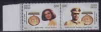 India MNH 2004, Se-tenent Of 2, Asoka Chakra Winners, Medel, Neerja Bhanot & Randir Prasad Verma - Unused Stamps