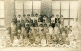 Binche - Groupe Scolaire Avec Institutrice -  Carte Photo à Situer  ( Voir Verso ) - Binche