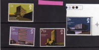 GREAT BRITAIN - GRAN BRETAGNA 1971 MODERN UNIVERSITY BUILDINGS - EDIFICI UNIVERSITARI MODERNI MNH - Unused Stamps