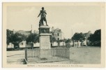 CARHAIX  -  Place Du Champ De Bataille Et Statue De La Tour D'Auvergne. - Carhaix-Plouguer