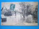 75 , PARIS 1ier : INNONDATIONS JANVIER 1910:Le SQUARE Du PONT ROYAL,animée Carte En Trés Bon état - Inondations