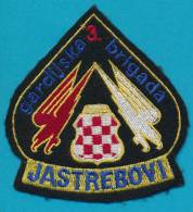 BOSNIA, CROATIAN FORCES SLEEVE PATCH, HVO, 3. GARDIJSKA BRIGADA JASTREBOVI - Blazoenen (textiel)