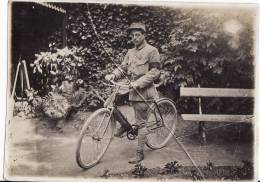 Photo 110 X 80mm - Militaire Français- Uniforme + Brassard-Cycle- Bicyclette - Vélo - Sport - - Krieg, Militär