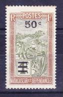 Madagascar N°189 Neuf Sans Gomme Trace Brunatre En Haut - Unused Stamps