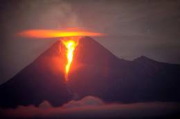 Y02-08 @    Volcano    , ( Postal Stationery , Articles Postaux ) - Vulkanen