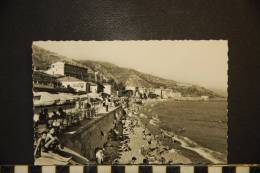 CP 06- Menton-La Promenade, La Plage Et Les Grands Hôtels- - Menton