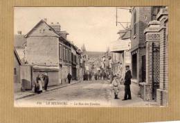 LE NEUBOURG  LA RUE DES CONCHES ANIMATION ET COMMERCES   EDIT  LONCLE     CIRC  1910 - Le Neubourg