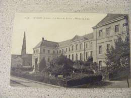 Delcampe - LE PALAIS DE JUSTICE ET L'HOTEL DE VILLE - Loudun