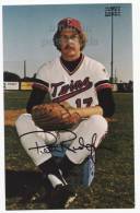 PETE REDFERN- BASEBALL PLAYER -1980 MINNESOTA TWINS Official Postcard  [c2770] - Honkbal