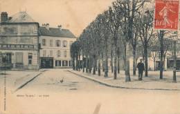 ( CPA 93 )  SEVRAN  /  La Place  - - Sevran