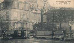 ( CPA 93 )  ILE-SAINT-DENIS  /  Inondations Janvier 1910  -  Carrefour Méchin  - - L'Ile Saint Denis