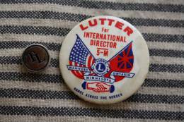 Badge+ Pin's > LUTTER For International Director Du LION'S Club La Castro Castro Lion Roar Lions Club Rotary - Other & Unclassified