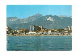 Cp, Italie, Massa, La Marina, Plage Et Alpes Apuane, Voyagée 1977 - Massa