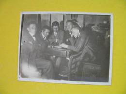 Delcampe - 5 Men,original Old Photography - Chess