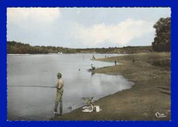 SAINT-SAUVEUR-EN-PUISAYE. L'Etang Du Moutiers. (C.P.S.M. - Animée - Pêcheurs.) - Saint Sauveur En Puisaye