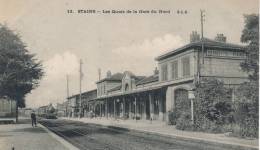 ( CPA 93 )  STAINS  /  Les Quais De La Gare Du Nord  - - Stains