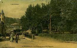 N°22437 -cpa La Bourboule -le Tramway Et Le Parc Fenestre- - Strassenbahnen