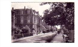 GUEUGNON    MAIRIE ET RUE DE LA LIBERTE - Gueugnon