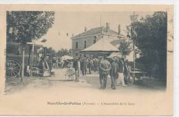 86 // NEUVILLE EN POITOU   L ASSEMBLEE DE LA GARE - Neuville En Poitou