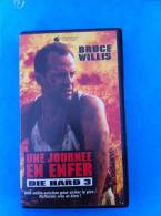 UNE JOURNEE EN ENFER BRUCE WILLIS - Krimis & Thriller