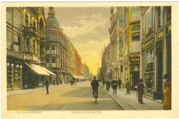 Gelsenkirchen, Bahnhofstrasse Mit Radfahrer Und Verschiedenen Geschäften, Um 1920 - Gelsenkirchen