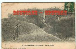 27 - IVRY La BATAILLE - Chasseur Au Pied Du Chateau Et Tour En Ruines - Chasse - Dos Scané - Ivry-la-Bataille