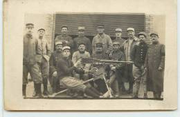 MILITAIRES ET MITRAILLEUSES (carte Photo) - Matériel