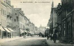 N°22567 -cpa Montluçon -rue De La République- - Montlucon