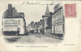 HAUTE NORMANDIE - 76 - SEINE MARITIME - YERVILLE Le Grande Rue Prise Du Carrefour - Animation - Yerville