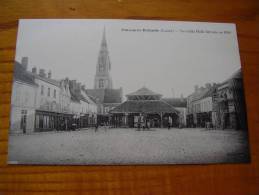 Beaune La Rolande :  La Vieille Halle Dédruite En 1910 ; Maison En Construction à Droite - Beaune-la-Rolande