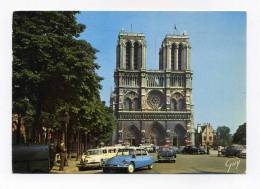 PARIS 75  CATHEDRALE NOTRE DAME AVEC TAXI ET DS CITROEN - Taxis & Fiacres