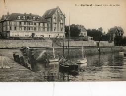 CARTERET (50) Vue Sur Le Grand Hotel De La Mer Bateaux De Peche - Carteret