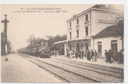 38 // LA COTE SAINT ANDRE   La Gare Du Chemin De Fer   BF 33, Vue Intérieure   ANIMEE, Arrivée Du Train, Bistre - La Côte-Saint-André
