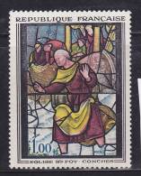 FRANCE N° 1377 1F POLYCHROME VITRAIL DE L´EGLISE STE FOY A CONCHES VISAGE ROSE  NEUF AVEC CHARNIERE - Unused Stamps