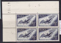 FRANCE N°PA 23 40F + 10F BLEU FONCE CINQUANTENAIRE DU 1ER VOL  DE L´AVION D´ADER HACHURES SUR FRANCE BLOC DE 4 NEUF ** - Unused Stamps