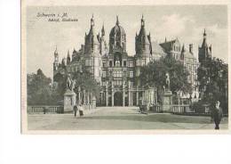 Schwerin I. M. Schloß Von Der Stadtseite Aus Personen Sw Um 1910 - Schwerin