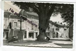 -  GENOLHAC -  Place Des Aires, ( Gard ) Splendide, écrite, Pharmacie, Belle 203 Peugeot, Animation, Scans. - Andere & Zonder Classificatie