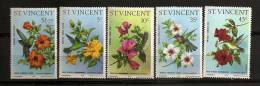 Saint Vincent 1976 N° 444 / 8 ** Animaux, Oiseaux-mouches, Hibiscus De Saint-Vincent, Fleurs - St.Vincent (1979-...)