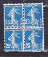 FRANCE N° 140 25C BLEU TYPE SEMEUSE CAMEE  CHENILLE BLOC DE 4 SANS CHARNIERE - Neufs