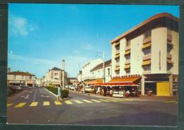 Cpsm Gf -   Challans ( Vendée) ,place Générale De Gaulle - Ay 7416 - Challans